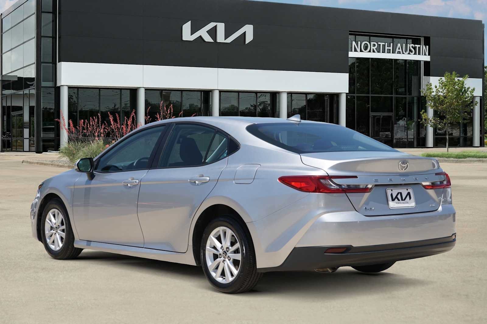 Used 2025 Toyota Camry LE FWD image 4