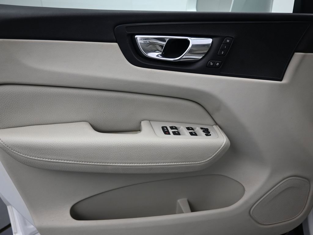 Used 2018 Volvo XC60 T5 Inscription w/ Convenience Package image 11