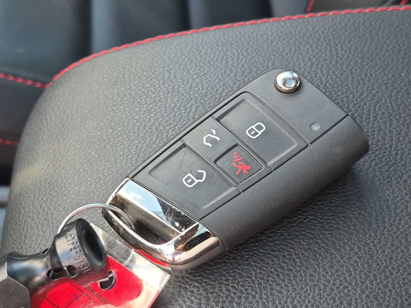 Used 2019 Volkswagen GTI SE FWD image 36