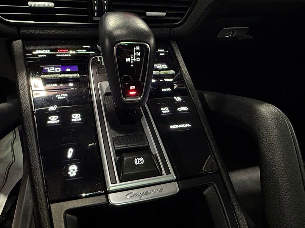 Used 2022 Porsche Cayenne Platinum Edition image 33