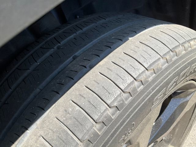 Used 2023 Jeep Grand Cherokee L Limited w/ Black Appearance Package image 13