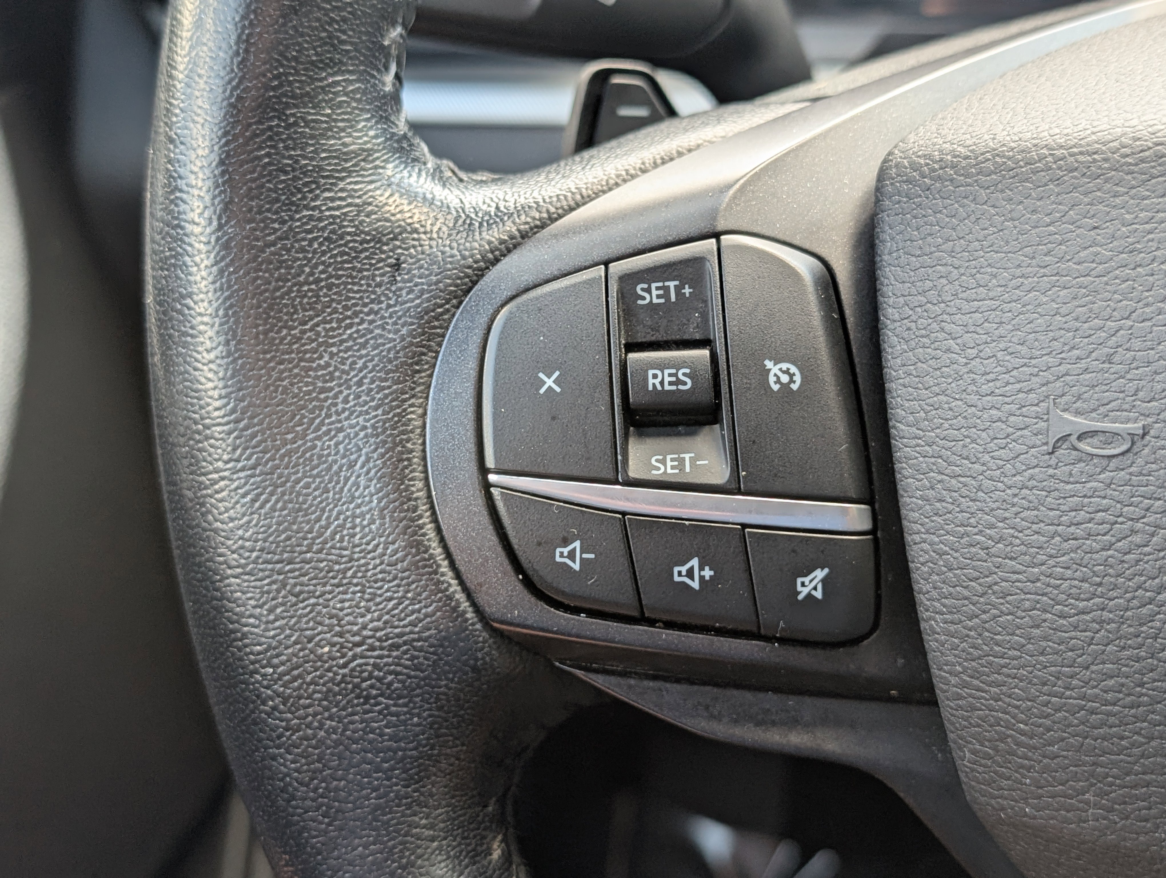 Used 2020 Ford Explorer XLT image 23