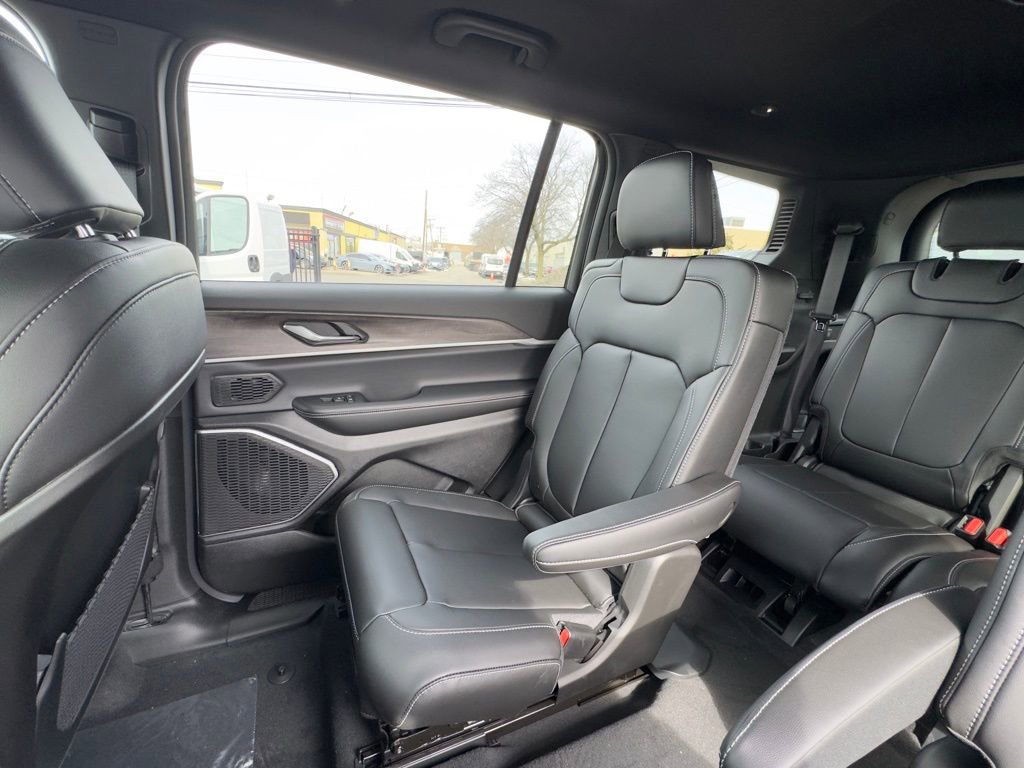 New 2026 Jeep Grand Cherokee L Limited w/ Limited Altitude Package image 16