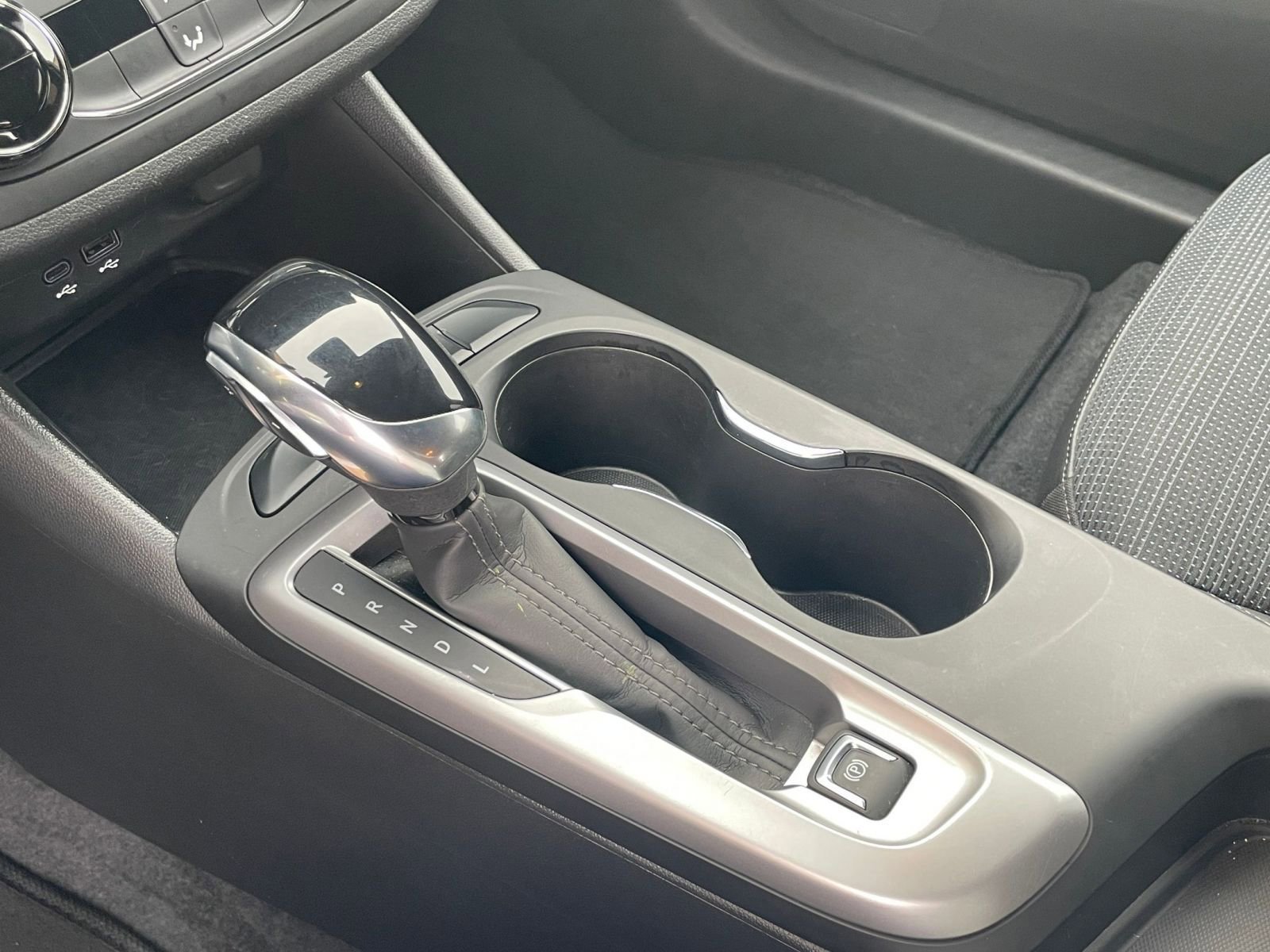 Used 2025 Buick Envista Preferred image 44