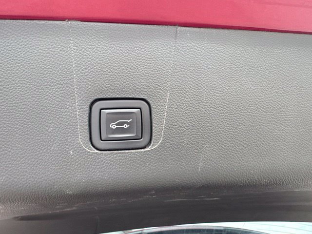 Used 2023 Chevrolet Traverse RS FWD image 14