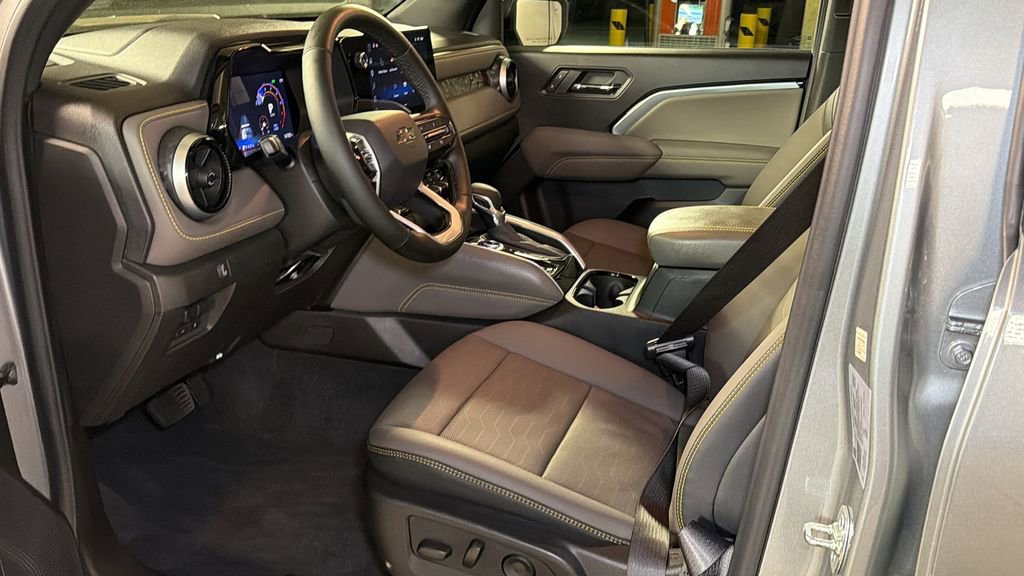 Used 2025 Chevrolet Colorado ZR2 w/ Technology Package image 20