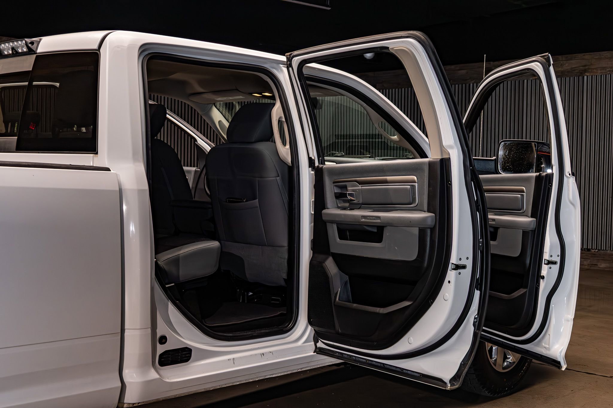 Used 2014 RAM 2500 SLT w/ Luxury Group RWD image 28