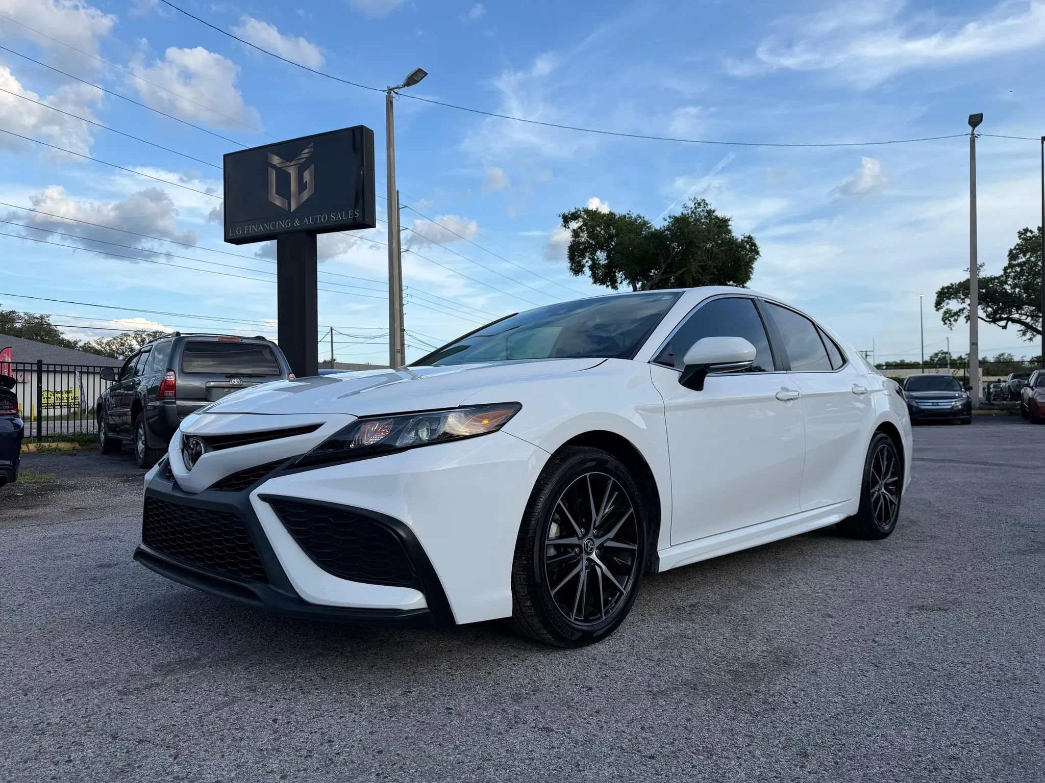 Used 2024 Toyota Camry SE w/ Convenience Package FWD image 1