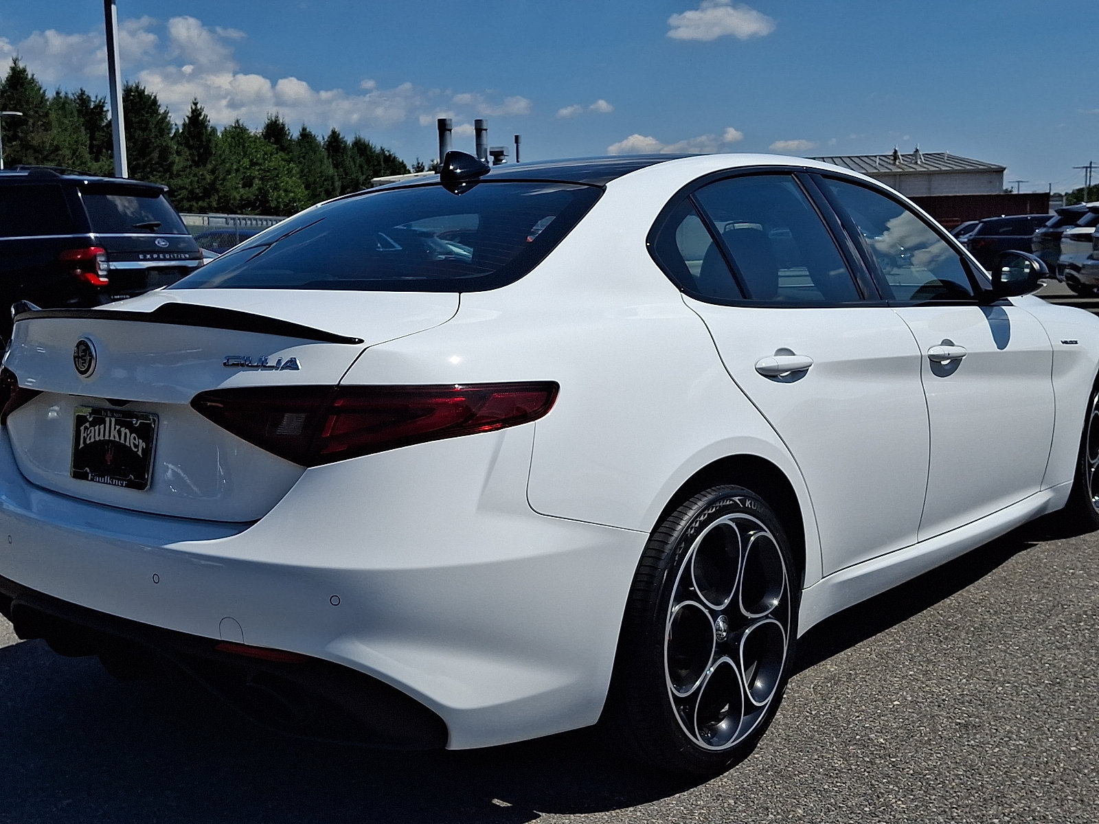 Used 2022 Alfa Romeo Giulia Veloce AWD/4WD image 12