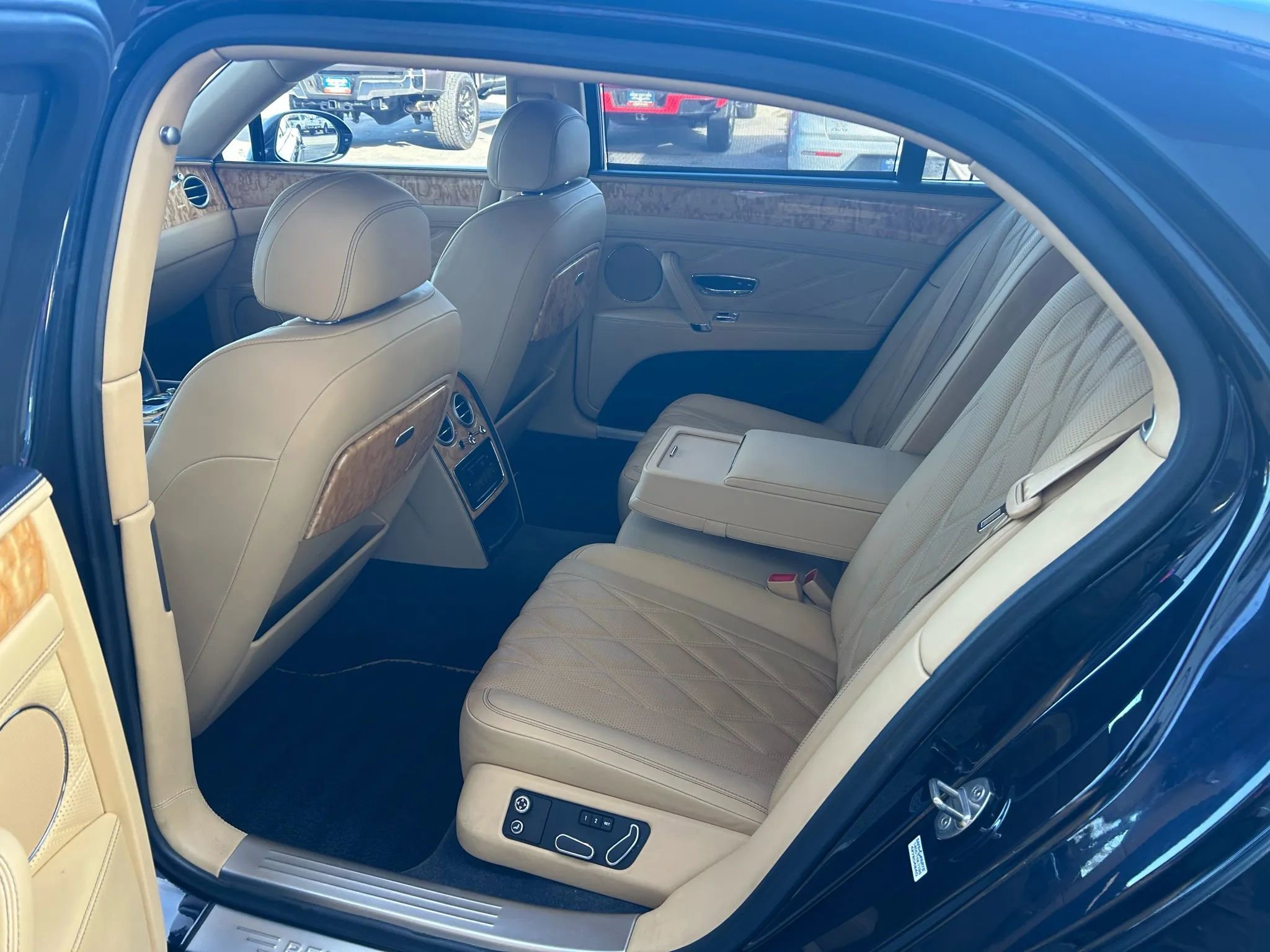 Used 2015 Bentley Flying Spur V8 image 19