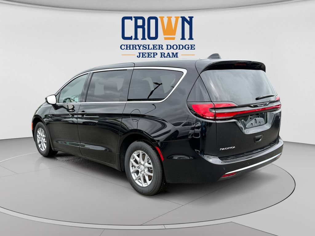 New 2027 Chrysler Pacifica Select FWD image 5