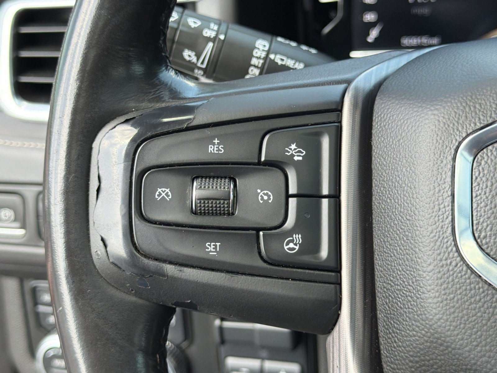 Used 2023 GMC Yukon Denali Ultimate AWD/4WD image 32