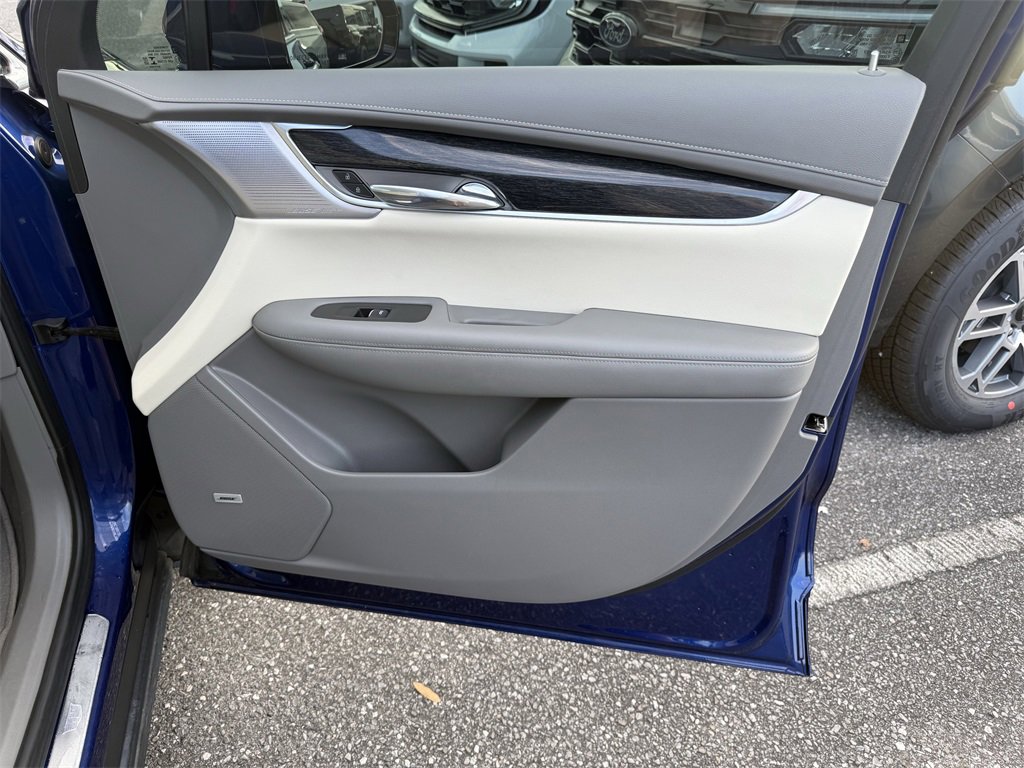 Used 2023 Cadillac XT6 Premium Luxury w/ Technology Package image 40