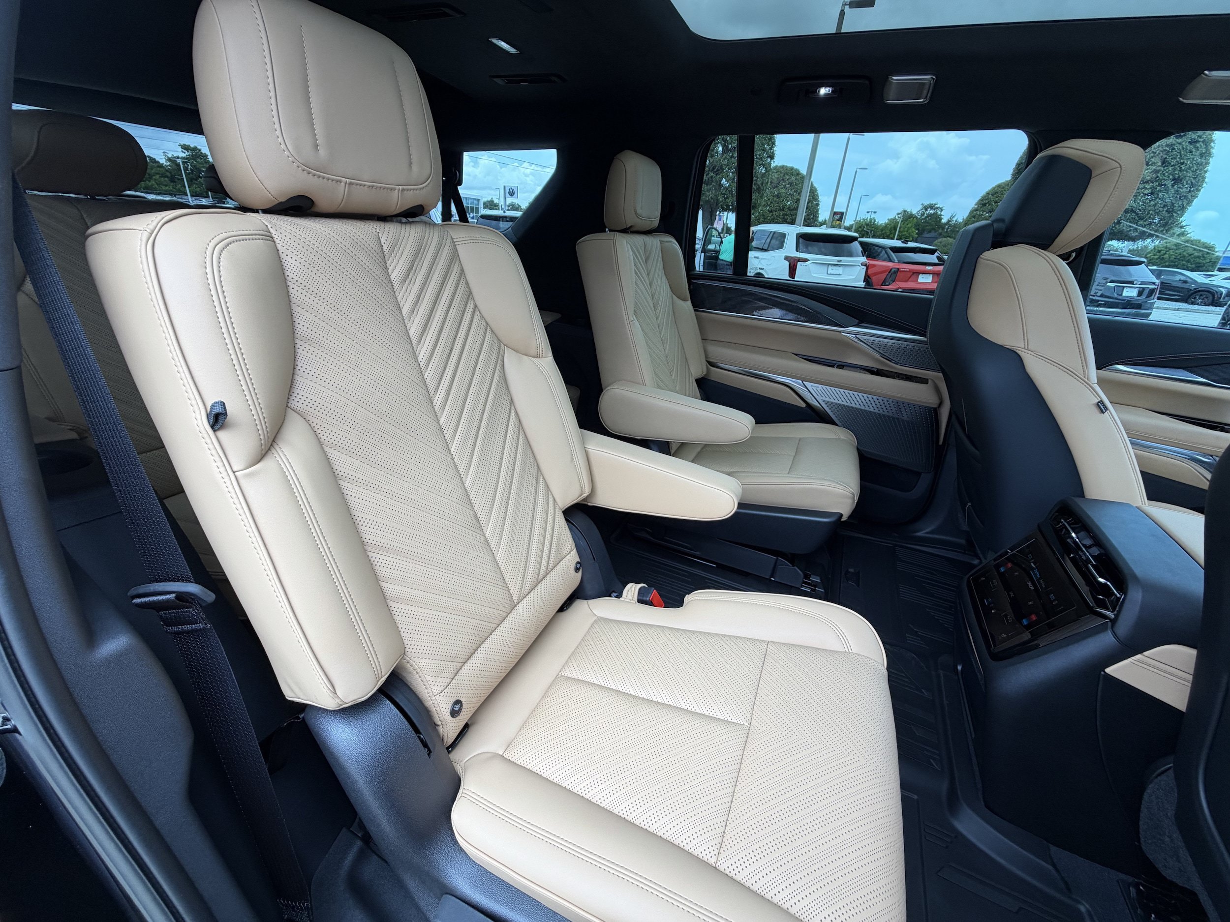 New 2026 Cadillac Escalade IQL Sport 2 w/ LPO, ONYX Package AWD/4WD image 26