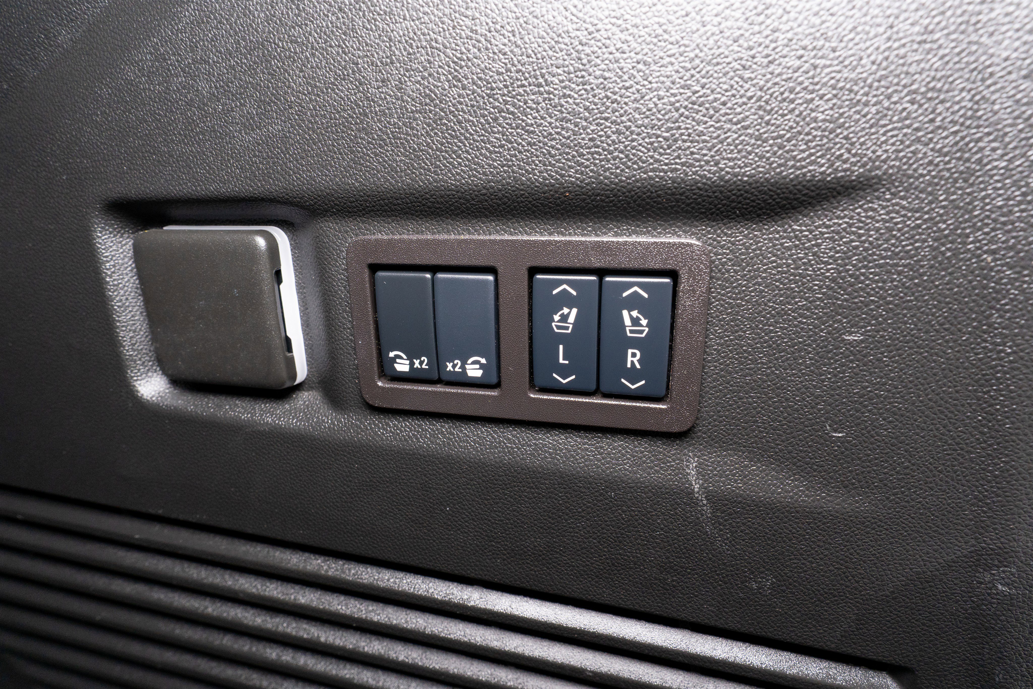 Used 2025 GMC Yukon Denali image 35