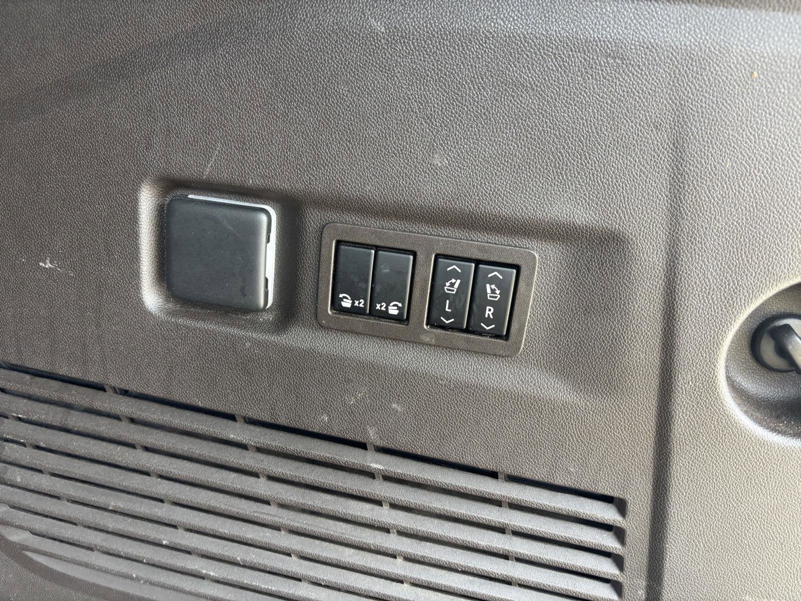 Used 2021 Chevrolet Suburban Z71 w/ Luxury Package image 23