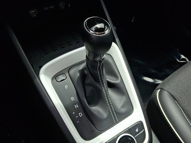 Used 2024 Hyundai Venue Limited FWD image 16