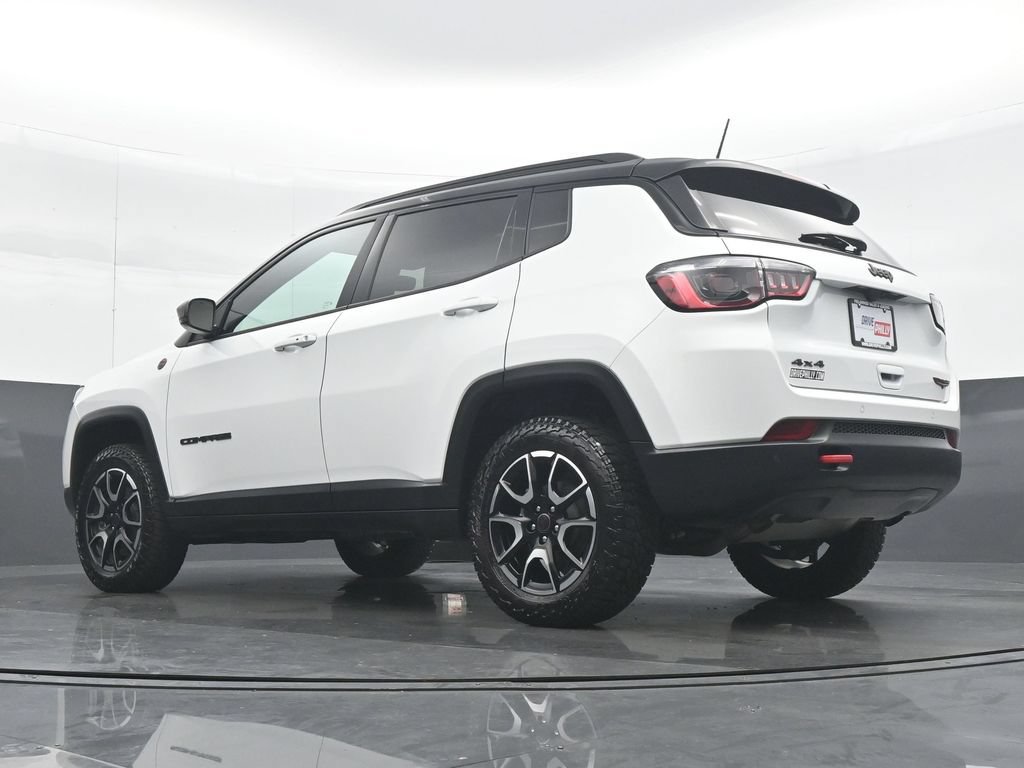 Used 2026 Jeep Compass Trailhawk AWD/4WD image 32