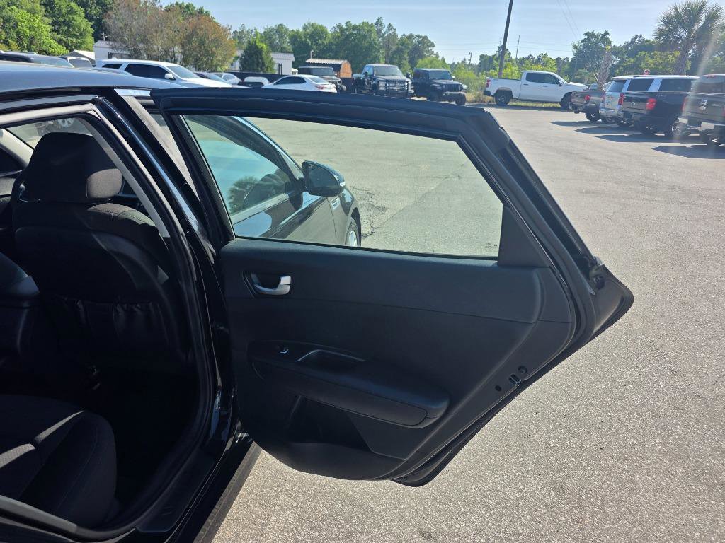 Used 2018 Kia Optima LX w/ 17" Alloy Wheels Package image 12