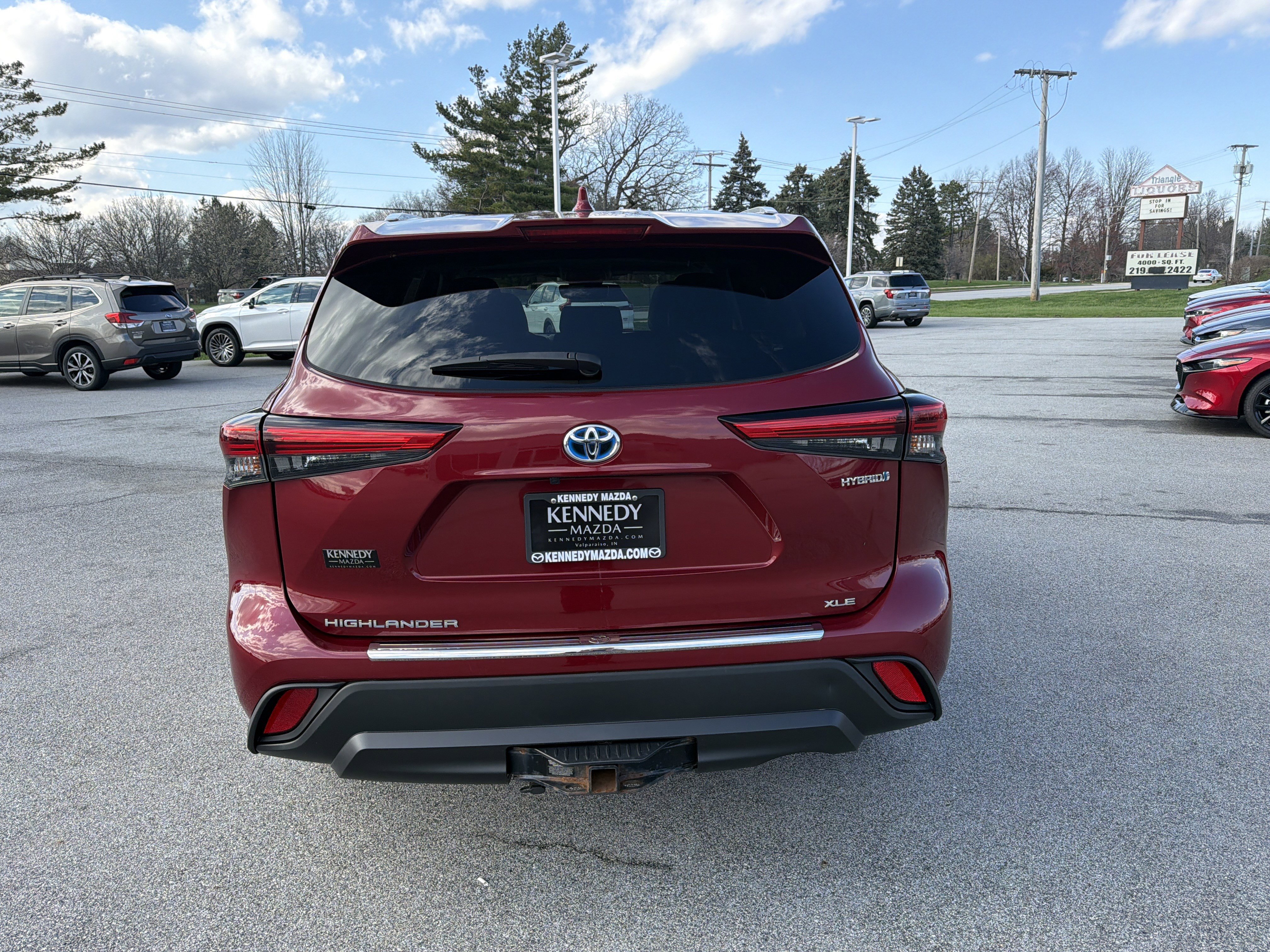 Used 2023 Toyota Highlander XLE AWD/4WD image 4