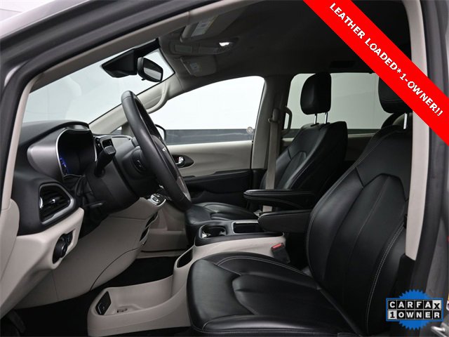 Used 2023 Chrysler Pacifica Touring-L image 12