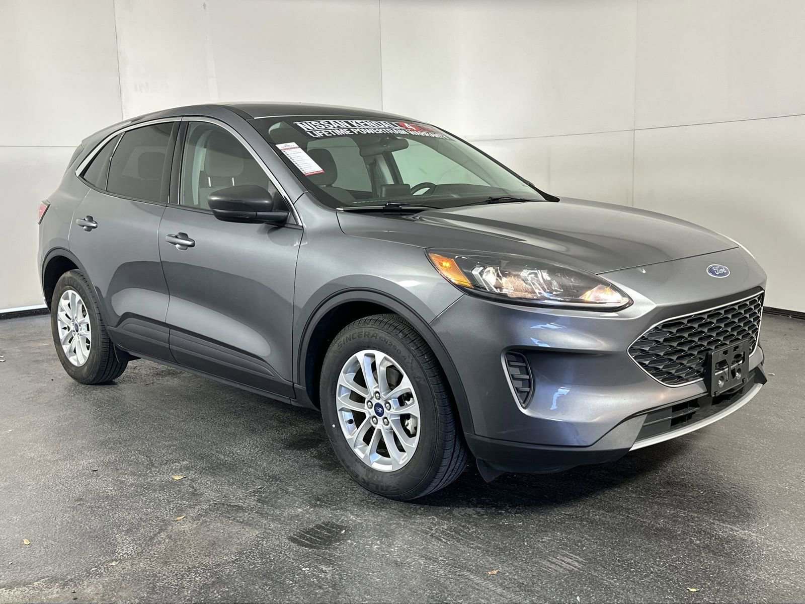 Used 2022 Ford Escape SE w/ Cold Weather Package image 2