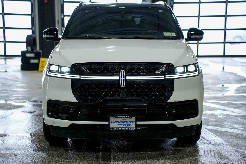 Used 2025 Lincoln Navigator Black Label image 2