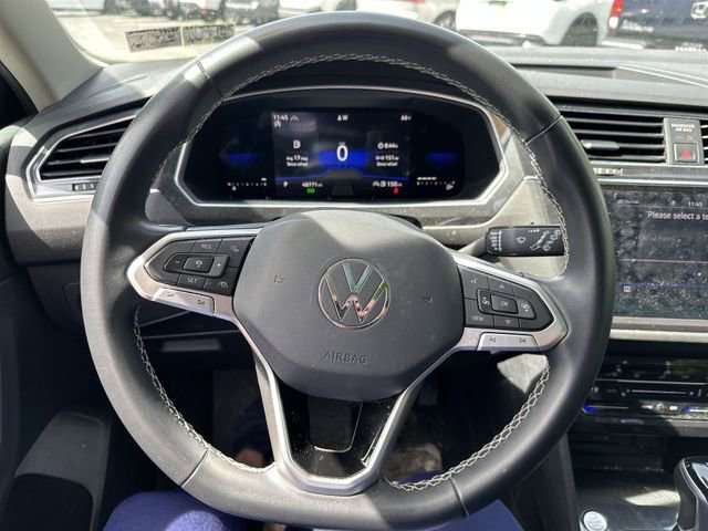Used 2022 Volkswagen Tiguan SE w/ Panoramic Sunroof Package AWD/4WD image 16