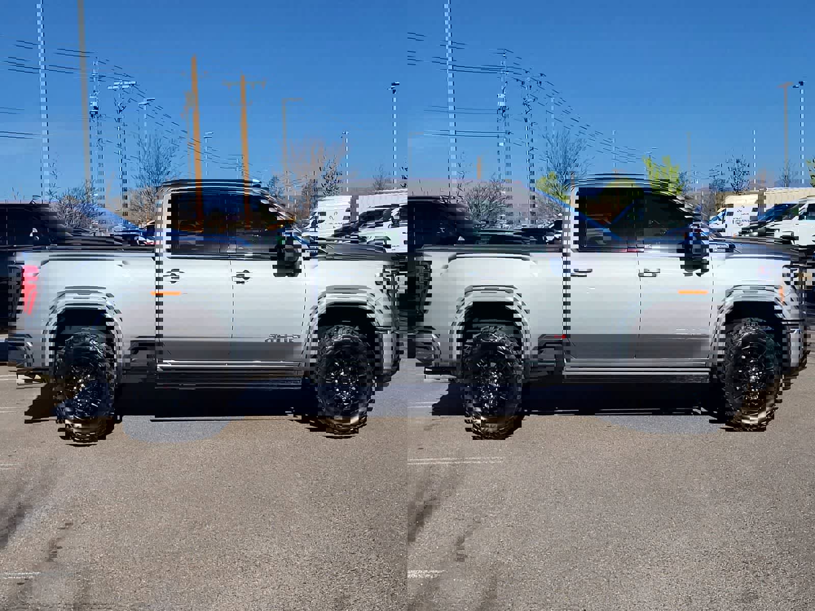 Used 2025 GMC Sierra 2500 AT4 w/ AT4 Premium Plus Package image 4