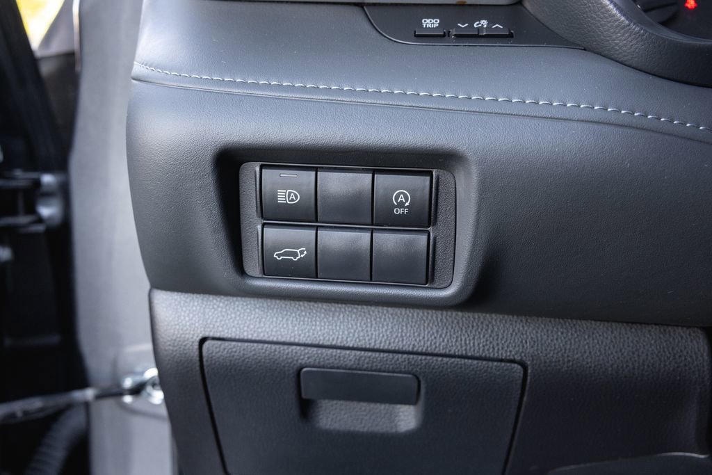 Certified 2024 Toyota Highlander XLE image 13