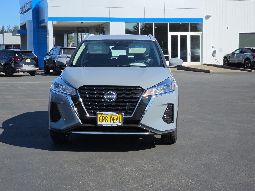 Used 2022 Nissan Kicks SV FWD image 3