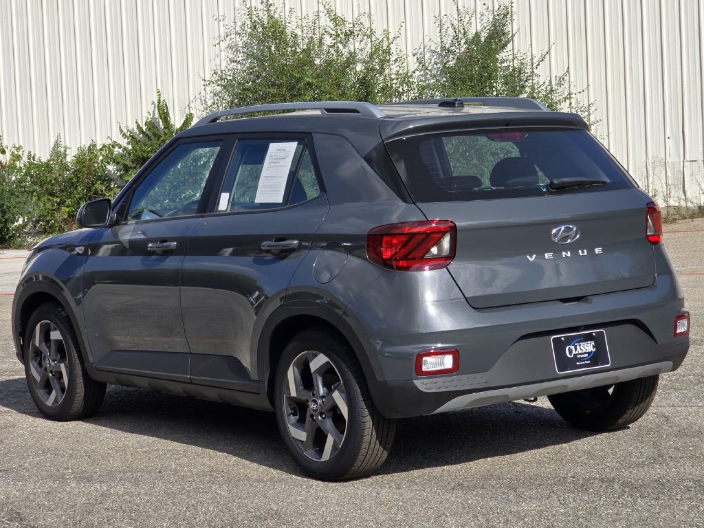 Used 2026 Hyundai Venue SEL FWD image 6