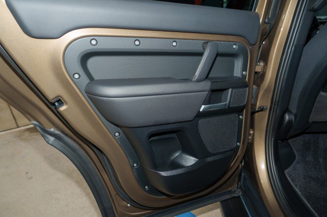 Used 2025 Land Rover Defender 130 X image 16