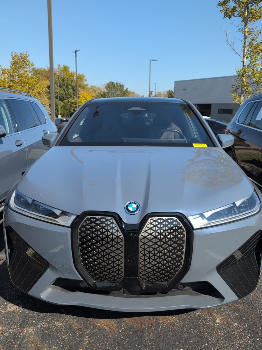 Used 2024 BMW iX xDrive50 w/ Premium Package AWD/4WD image 5