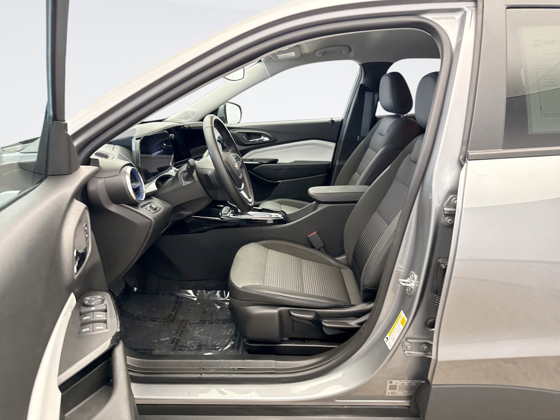 Used 2025 Chevrolet Trax LT w/ Driver Confidence Package image 10