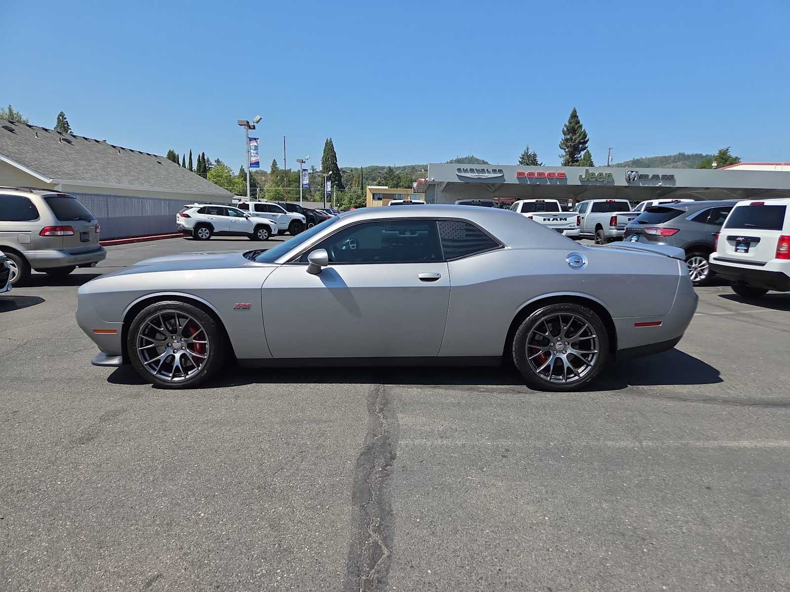 Used 2016 Dodge Challenger SRT w/ Technology Group RWD image 11