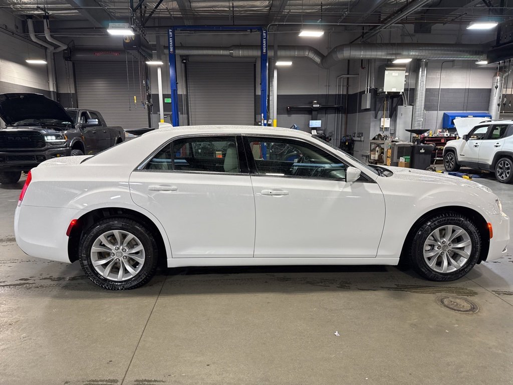 Certified 2023 Chrysler 300 Touring image 9