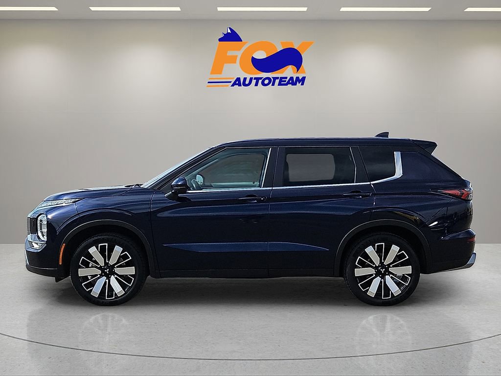 Used 2025 Mitsubishi Outlander AWD image 2