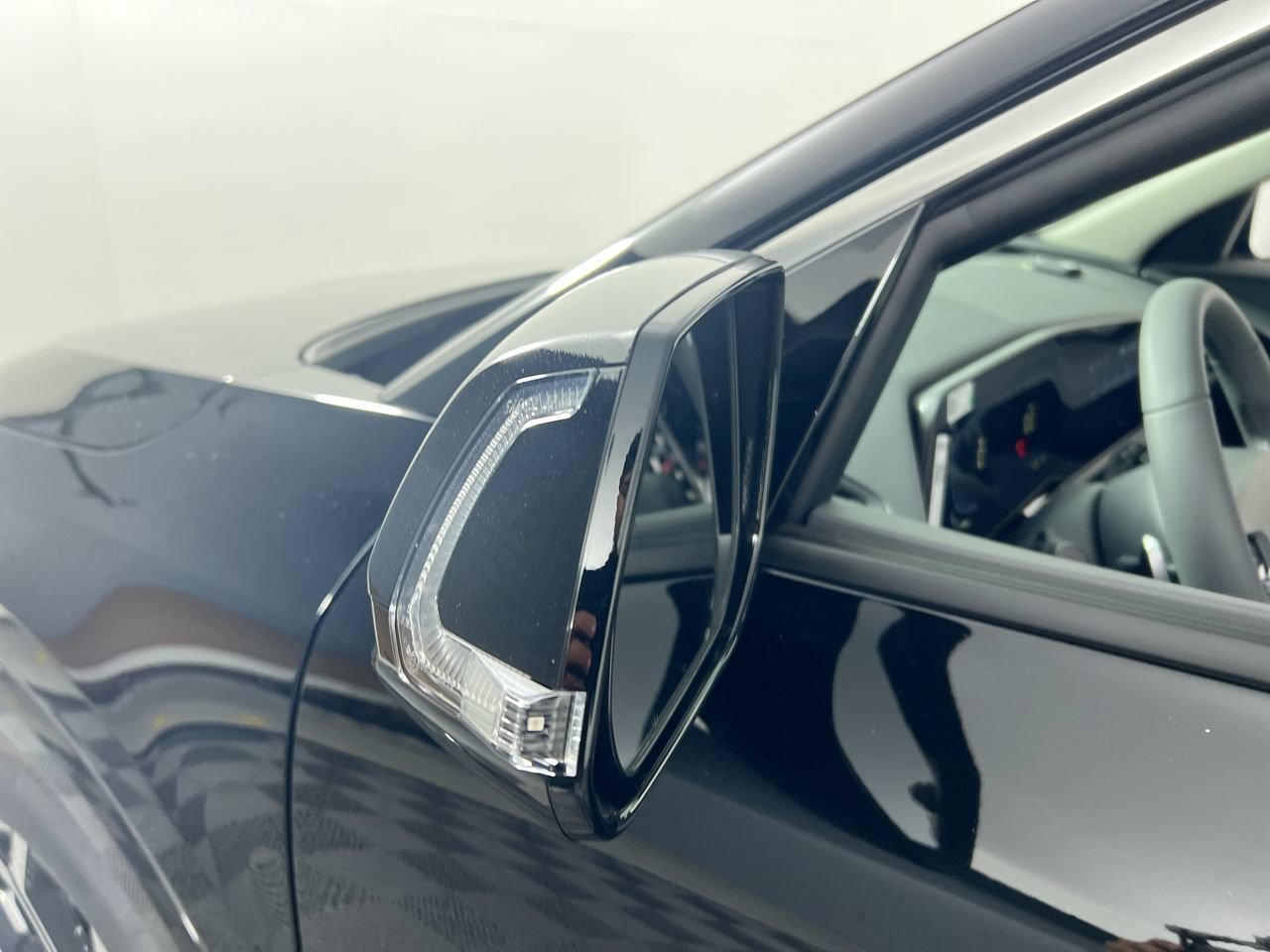 Certified 2025 Kia Niro EX Touring FWD image 12