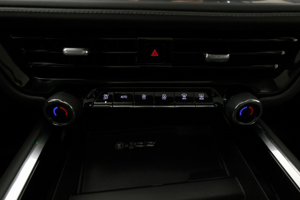 Used 2025 Chevrolet Suburban Z71 w/ Comfort Package image 39