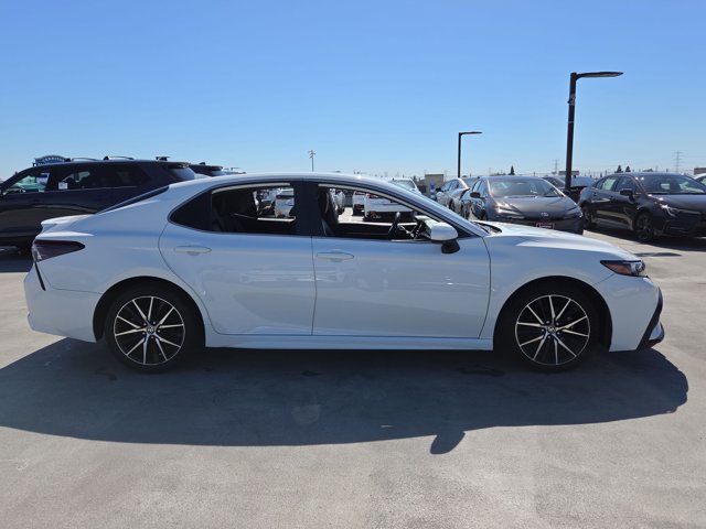 Used 2021 Toyota Camry SE w/ Carpet Mat Package (TMS) FWD image 4