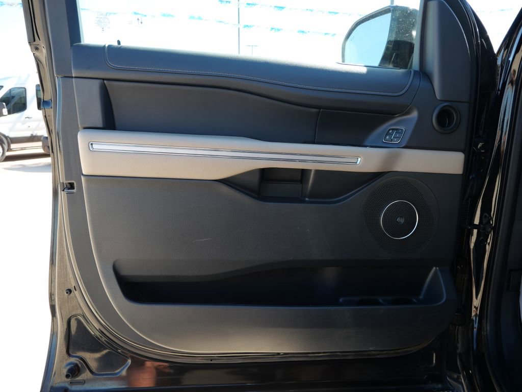 Used 2024 Ford Expedition Max Limited image 16