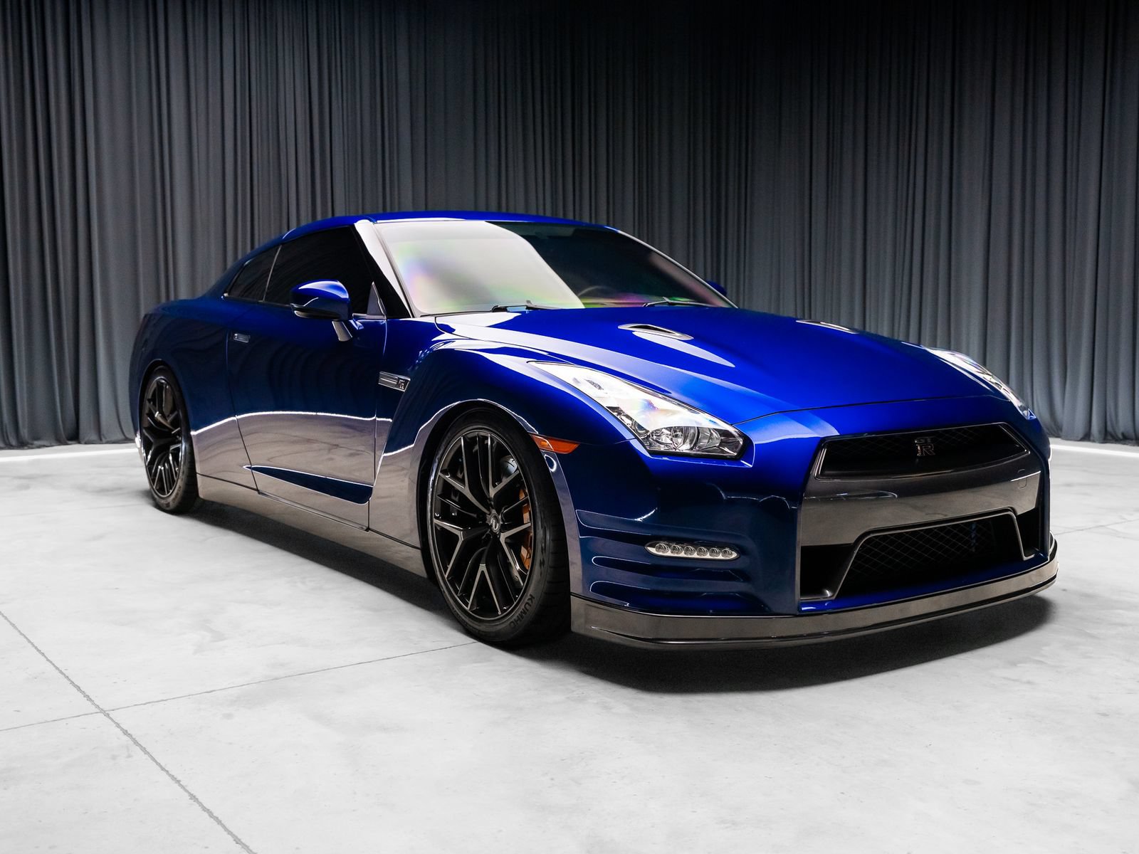 Used 2013 Nissan GT-R Black Edition AWD/4WD image 14
