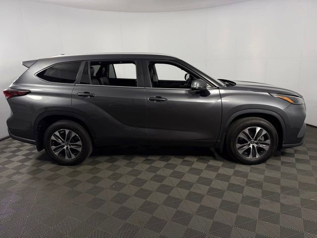 Used 2024 Toyota Highlander XLE image 10