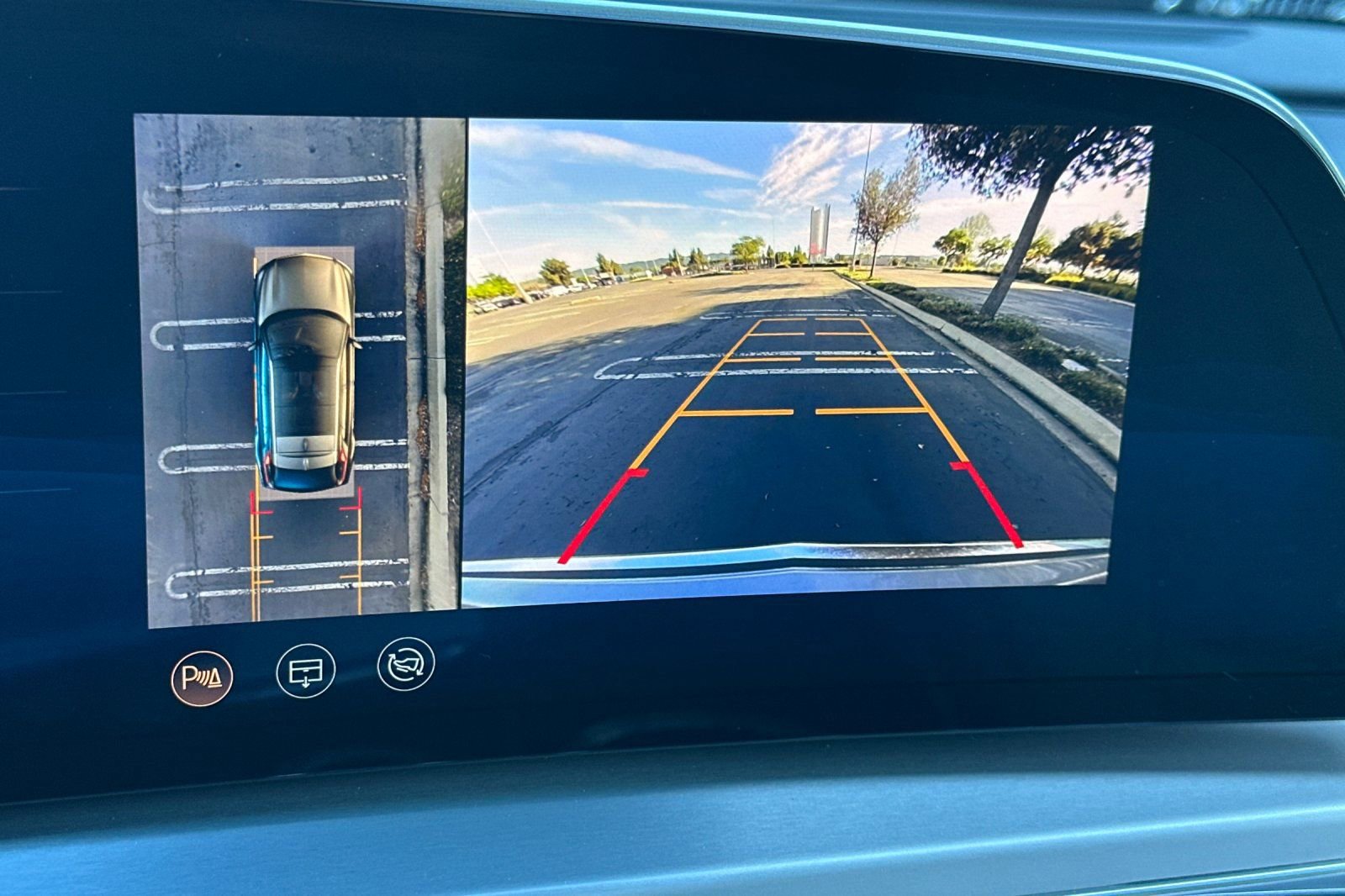 Certified 2024 Cadillac Lyriq Luxury image 27