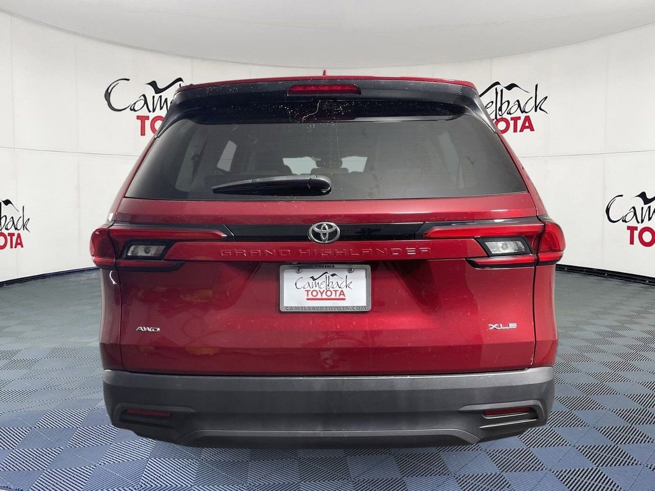 Used 2024 Toyota Grand Highlander XLE AWD/4WD image 6