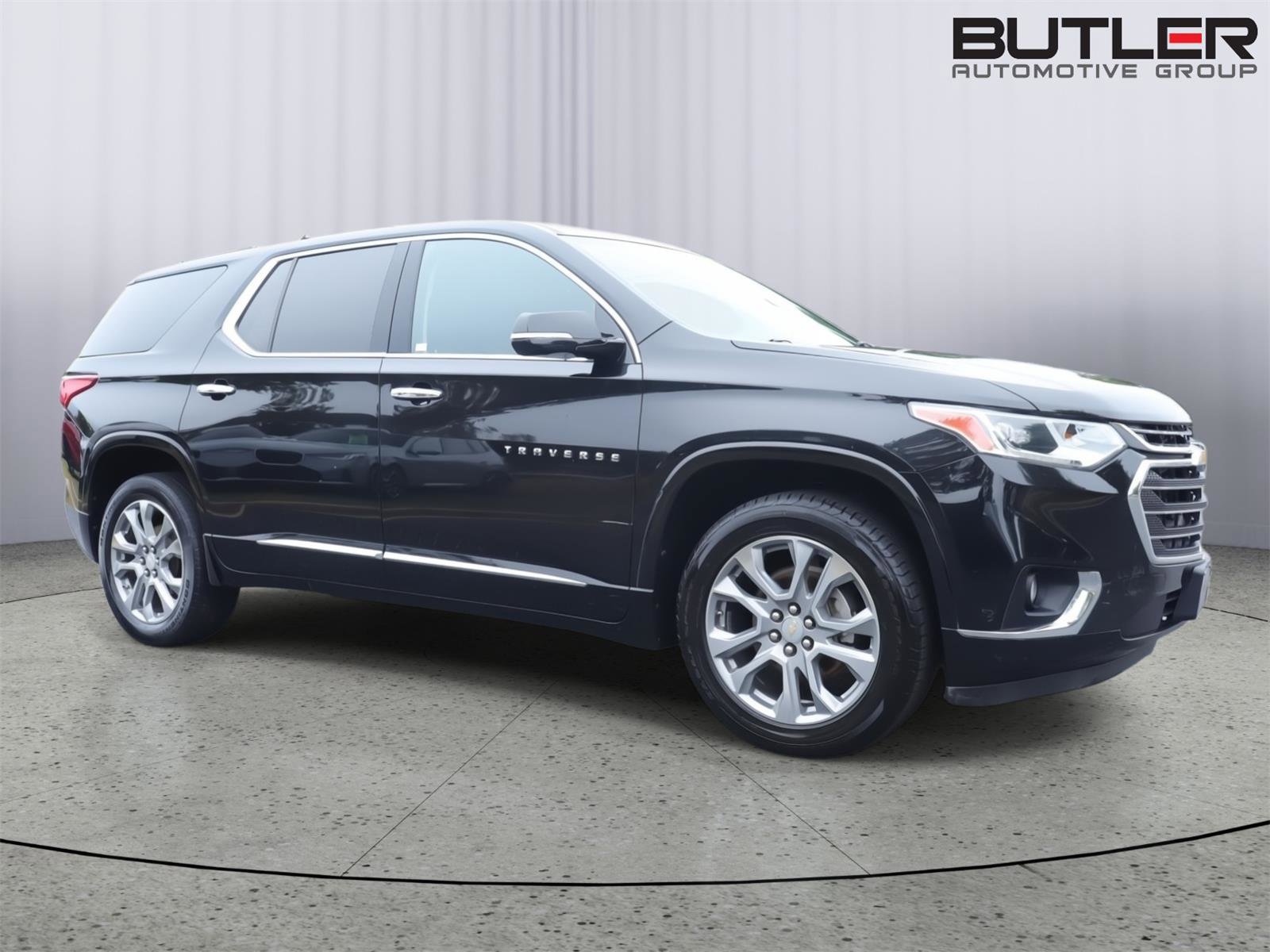 Used 2019 Chevrolet Traverse Premier w/ Driver Confidence II Package FWD image 3