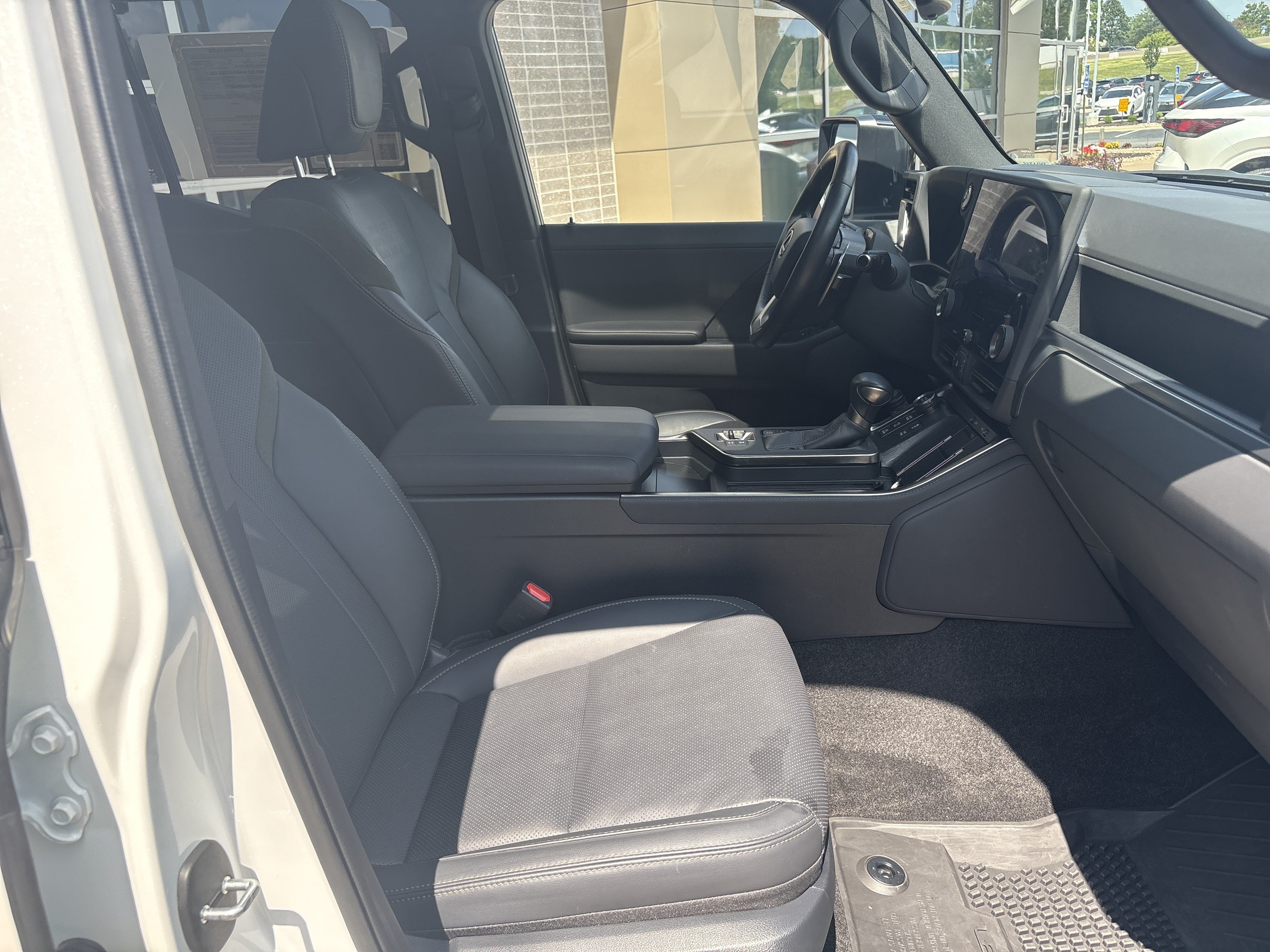 Used 2024 Lexus GX 550 AWD/4WD image 33