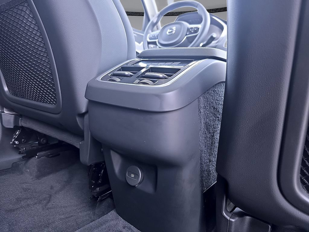 Certified 2025 Volvo XC90 B5 Core AWD/4WD image 17