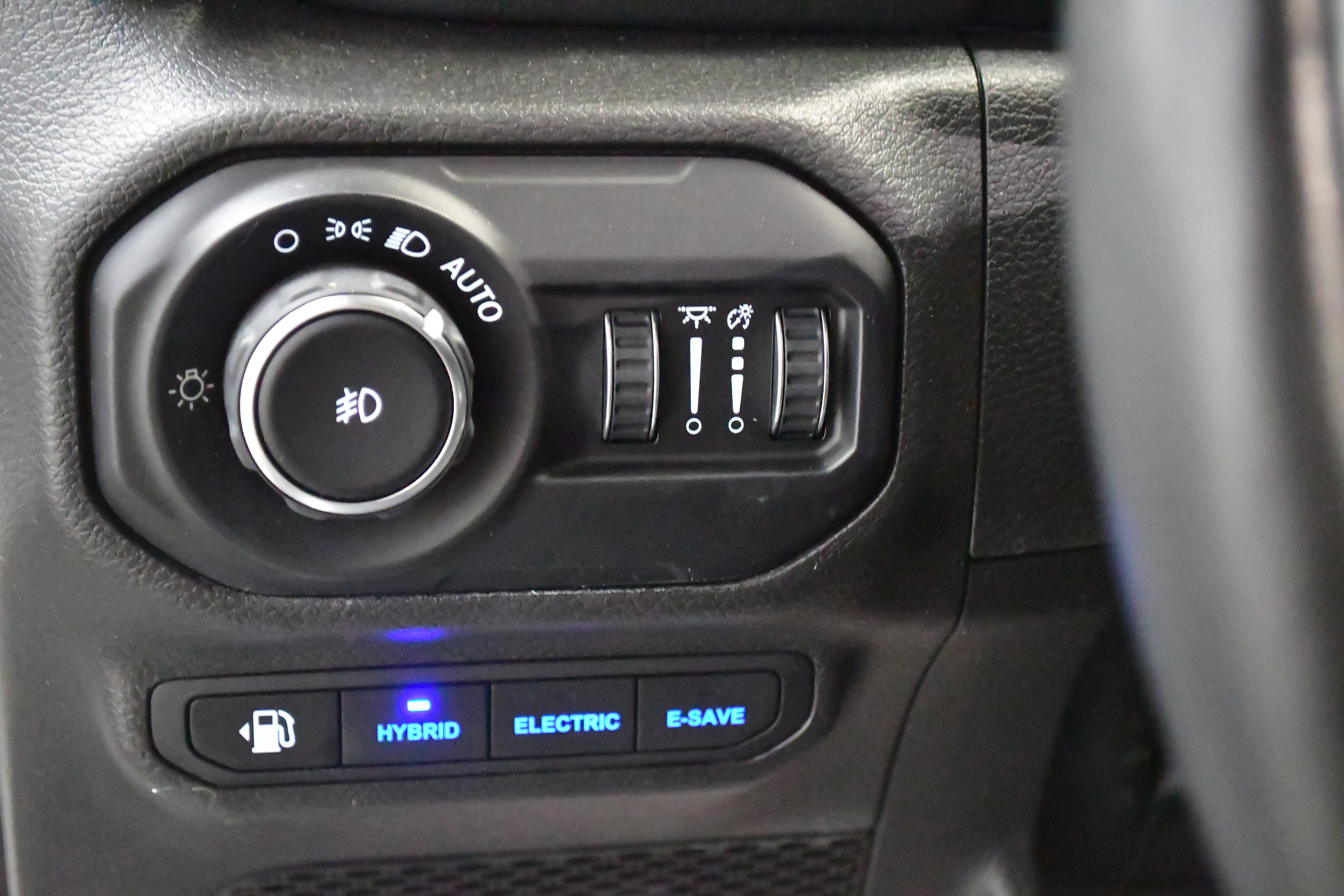 Used 2022 Jeep Wrangler Unlimited Sahara w/ Cold Weather Group image 20